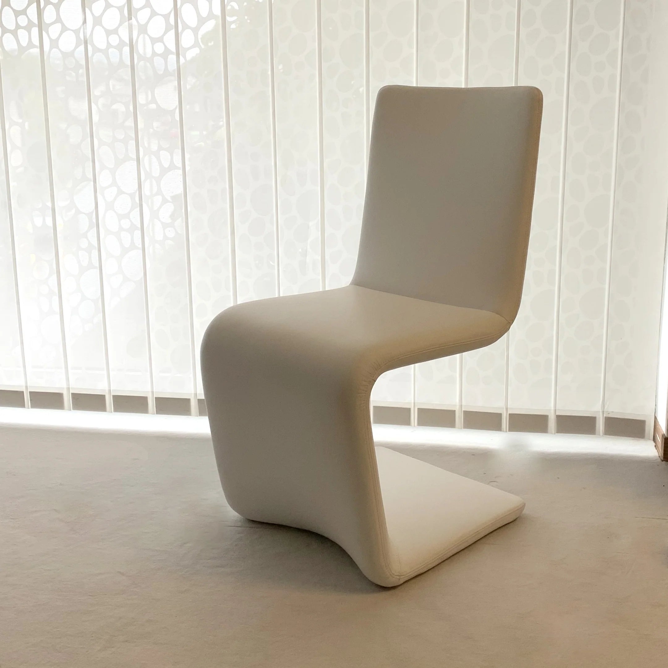 Gruppo di sedie, 4 sedie Venere di Bonaldo, design italiano, pelle bianca