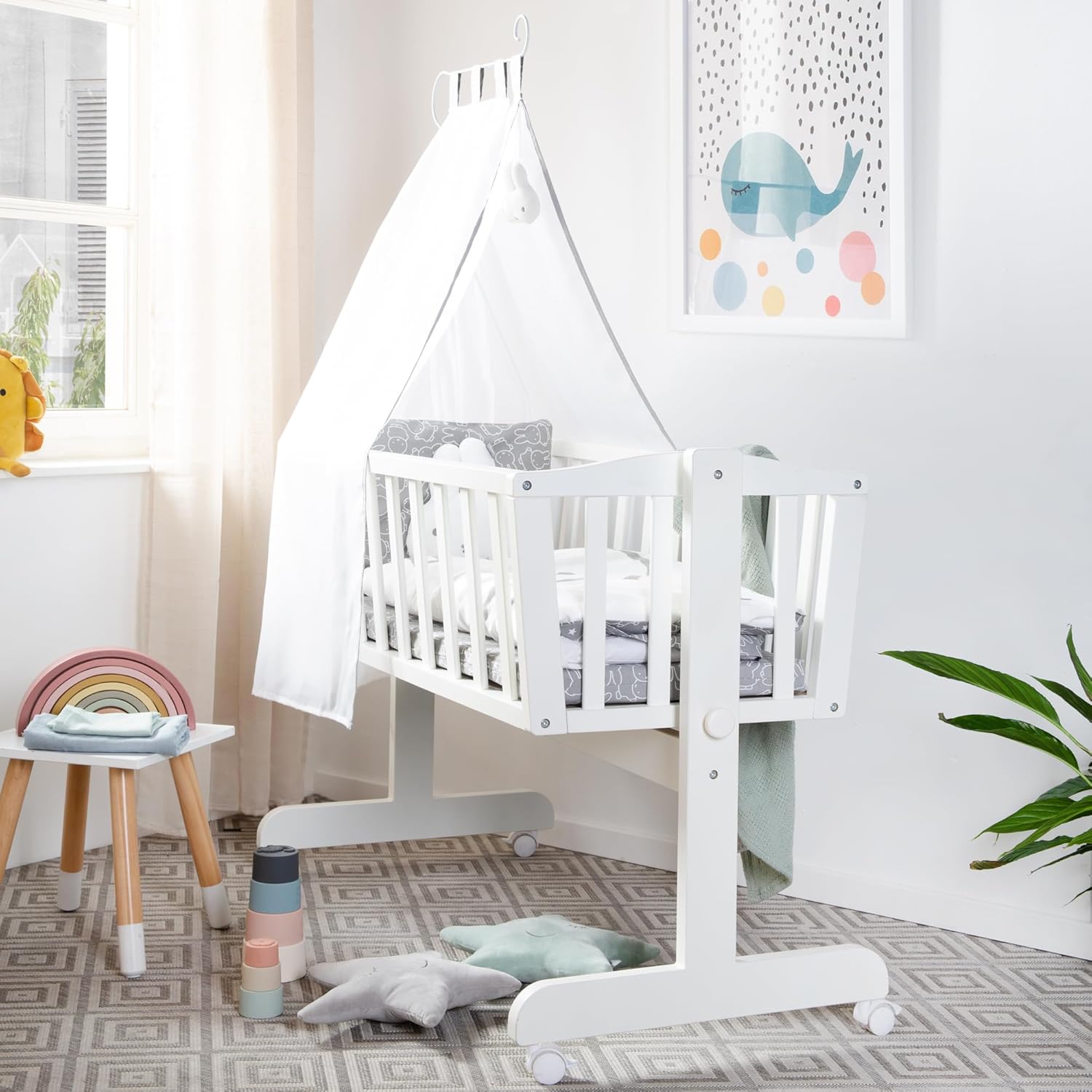 roba Babywiege 40 x 90 cm Adam & Eule - Stubenwagen & Wiege mit Rollen - Bett Set komplett mit Feststellfunktion - Inkl. textiler Ausstattung - Holz weiß