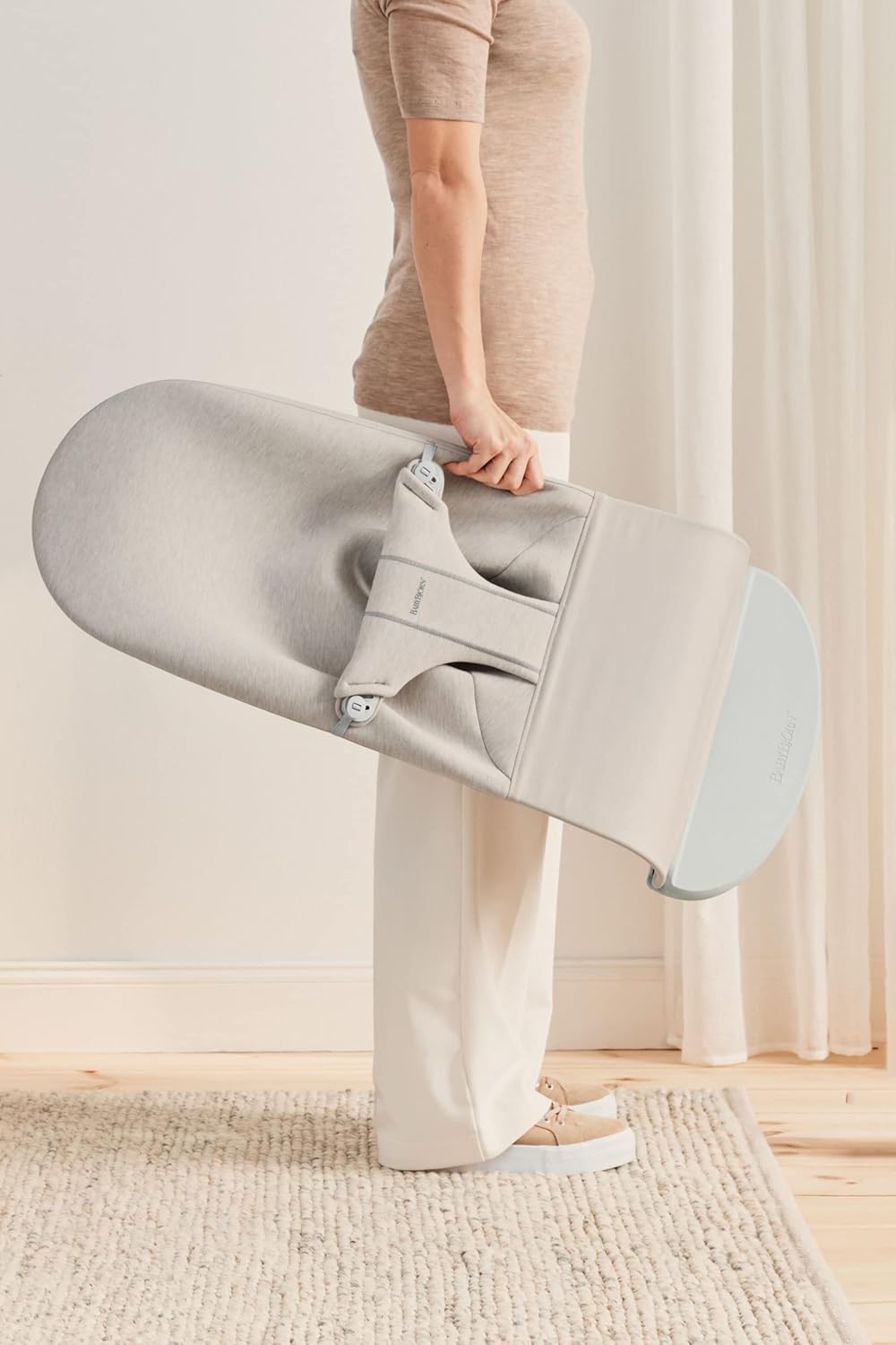 BabyBjörn Sdraietta Bliss, Tessuto trapuntato a petalo, Grigio Sabbia