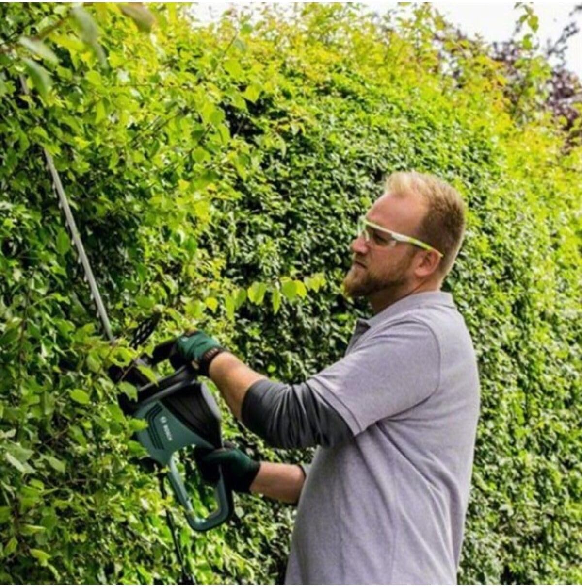 Bosch Heckenschere UniversalHedgeCut 60 (480 Watt, Messerlänge: 60 cm, für mittelgroße Hecken, Messerabstand: 30 mm, im Karton)