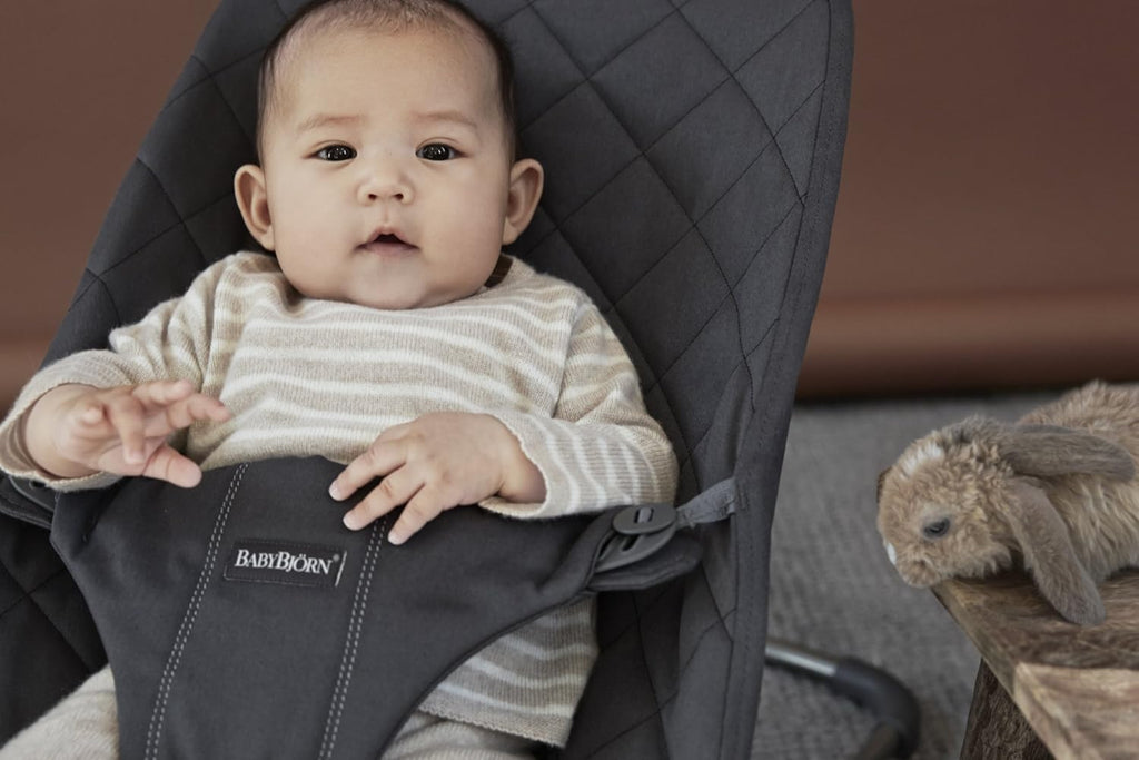 BabyBjörn Sdraietta Bliss, Tessuto trapuntato a petalo, Grigio Sabbia