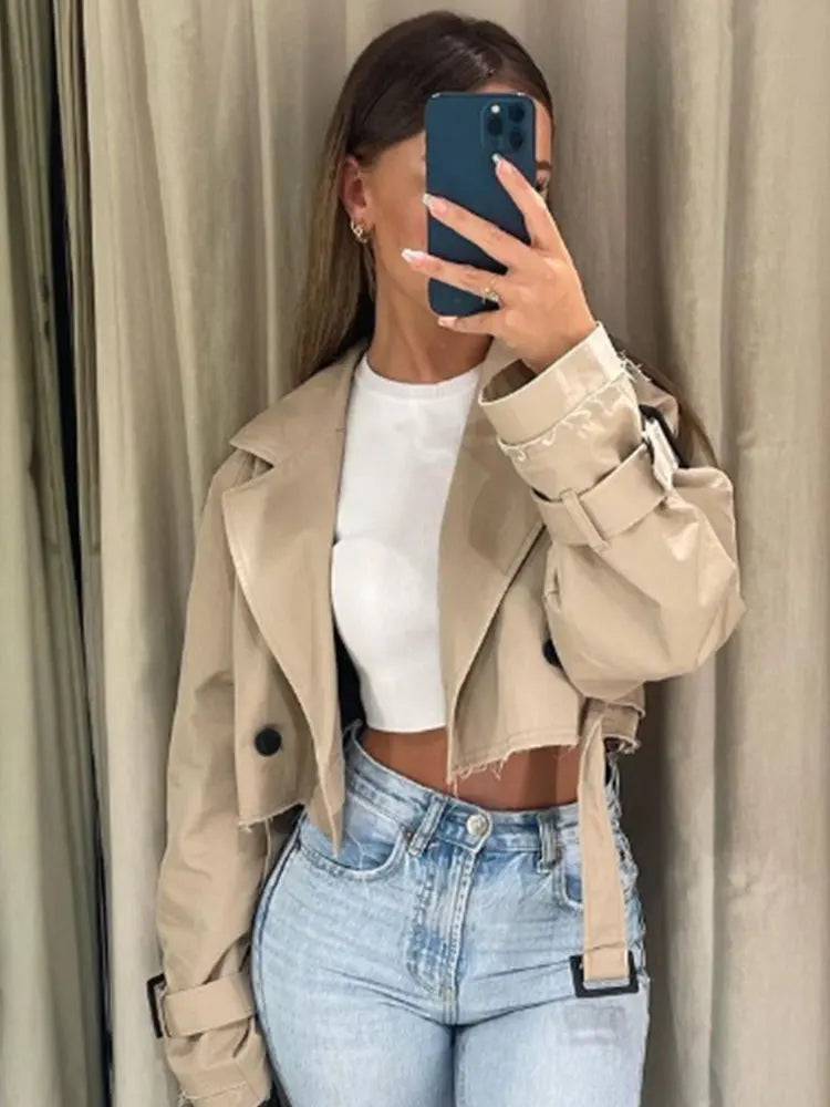 Elegante trench a taglio corto - Cappotto corto moderno in beige