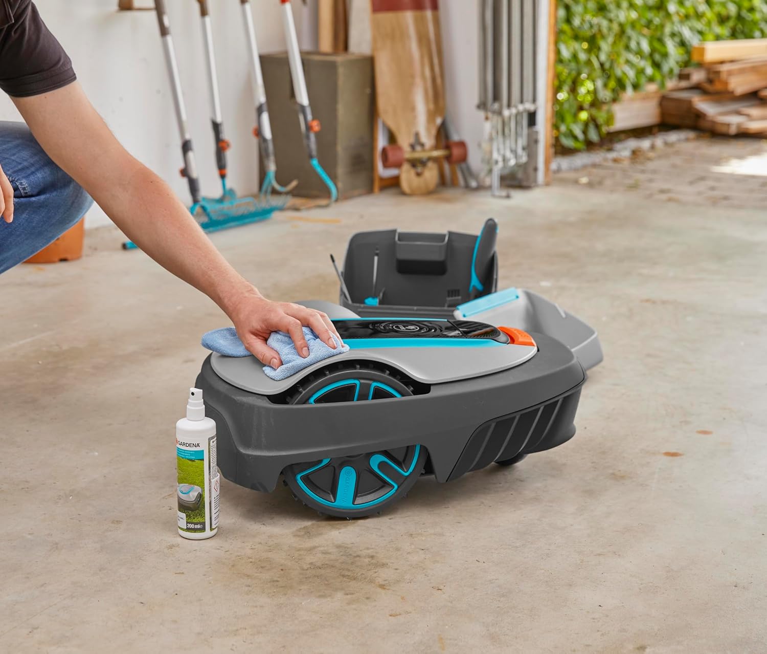 Gardena Original Garage per Robot rasaerba: Garage per tosaerba, protezione ottimale da sole e pioggia per robot rasaerba e stazione di ricarica (15020-20)