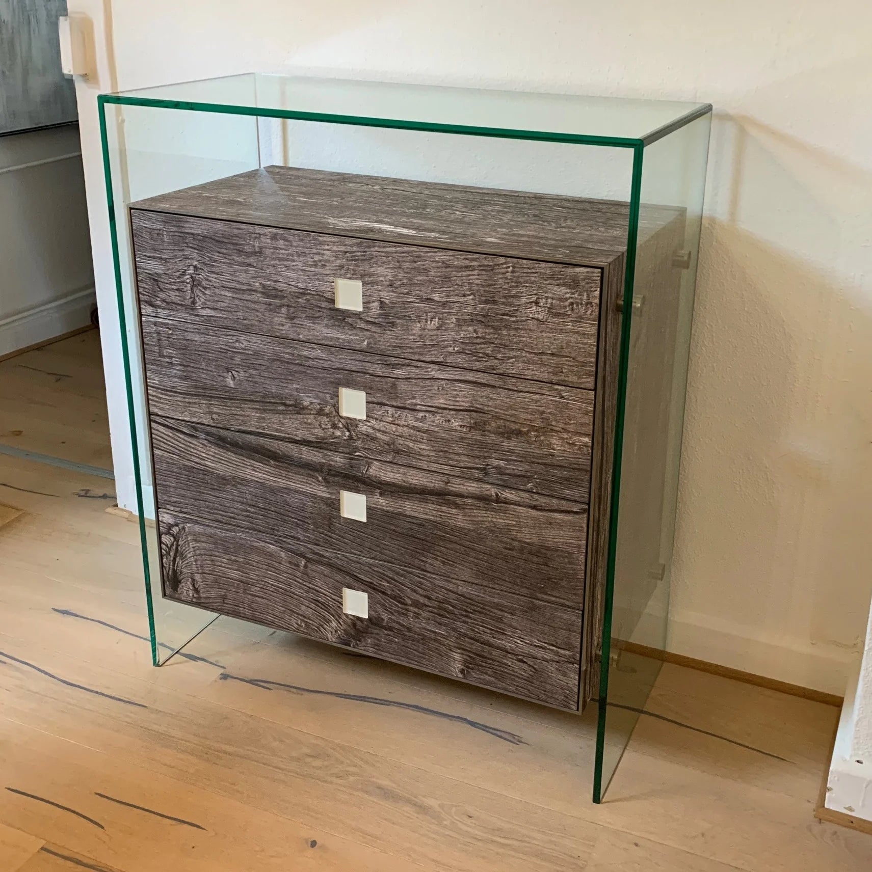 Dreieck Design Kommode Fusion Wood 4 Schübe, Glas, Fichte Vintage grau