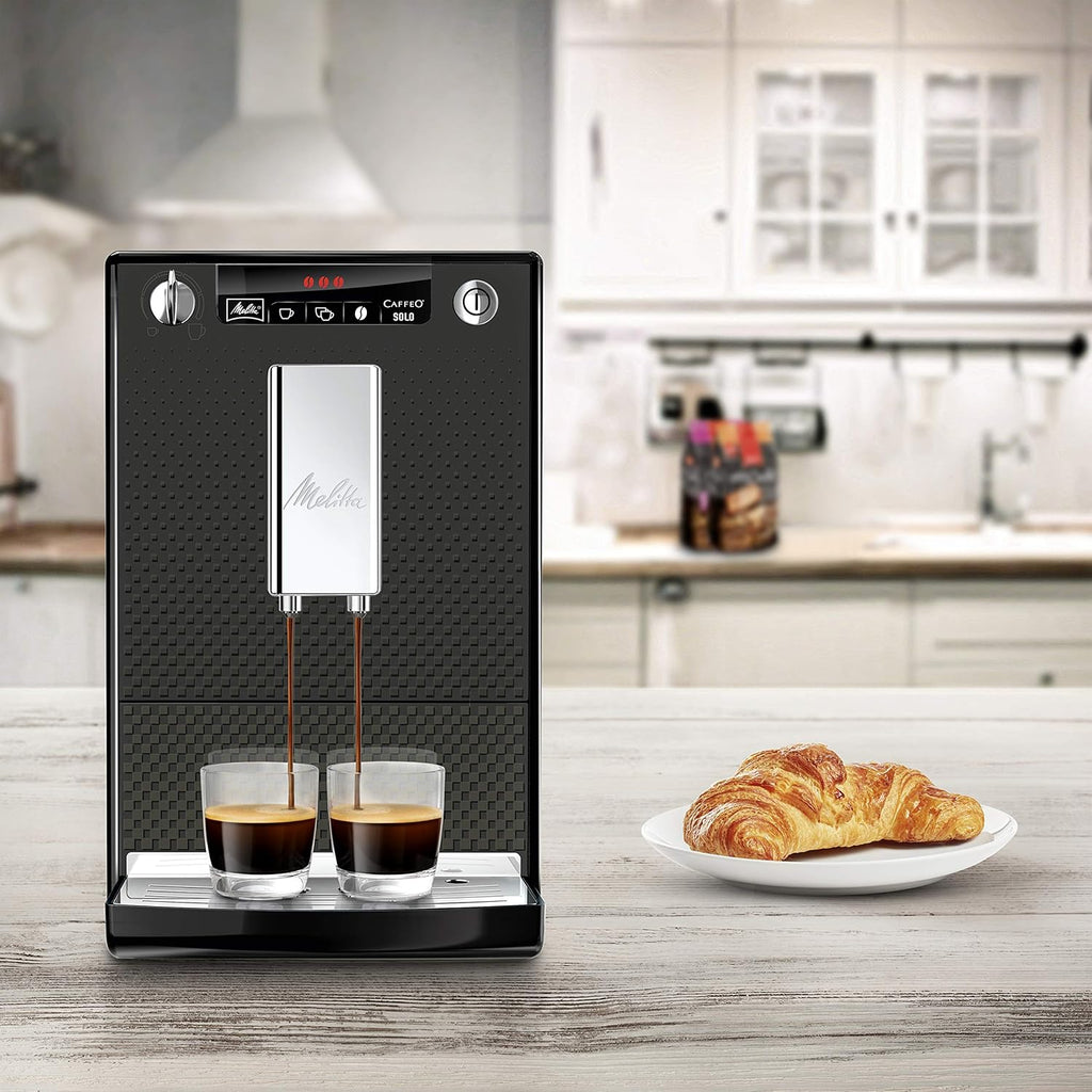Melitta Solo - Macchina da caffè automatica con beccuccio regolabile in altezza, macchina da caffè piccola con serbatoio dell'acqua rimovibile, per es. espresso o caffè crema, argento