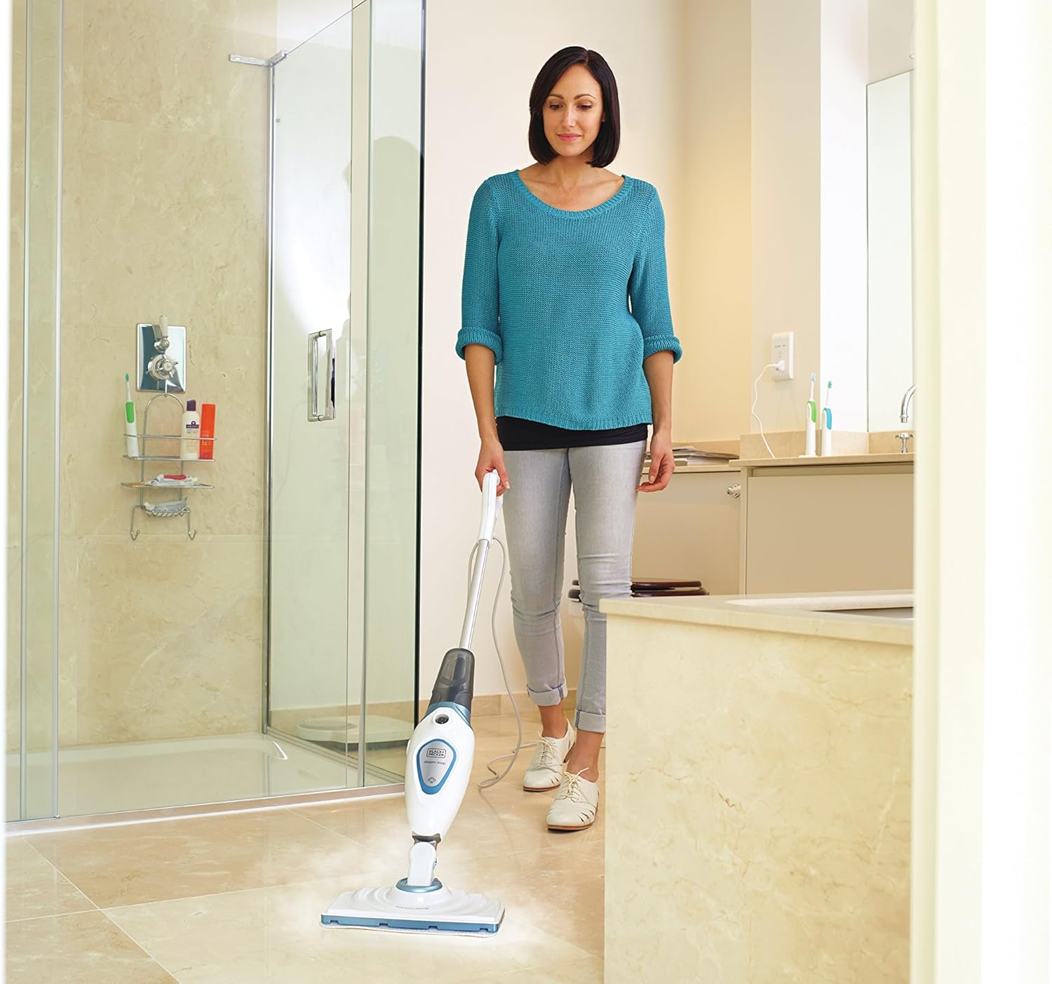 Black+Decker Scopa a vapore Steam-Mop Basic FSM1615 (1300W, pulitore a vapore per un'igiene profonda, serbatoio dell'acqua rimovibile, testina pulente orientabile a 180°, include 2 panni in microfibra)