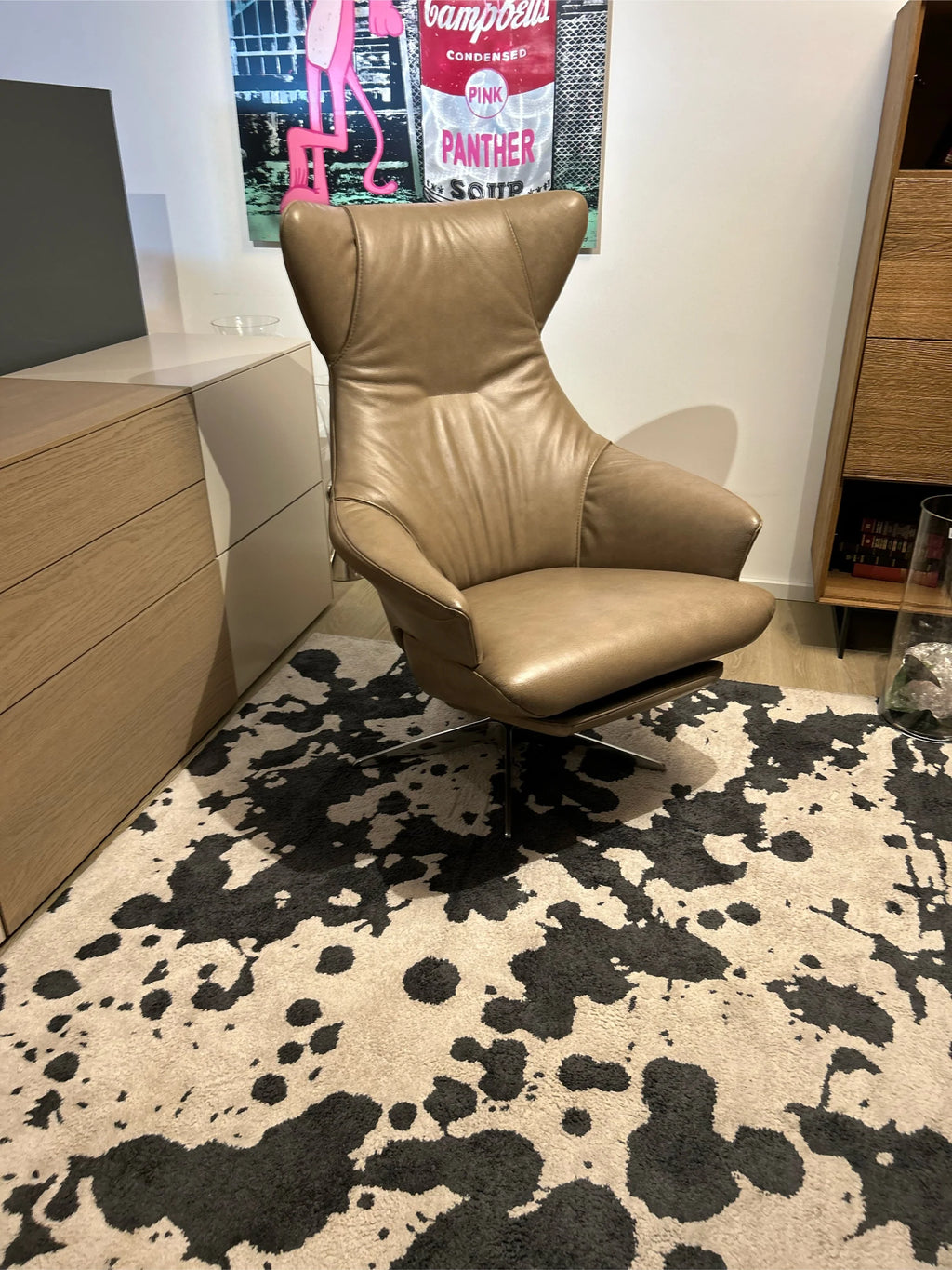 Poltrona relax da esposizione Gealux Arc in pelle color tortora, regolabile con motore a batteria