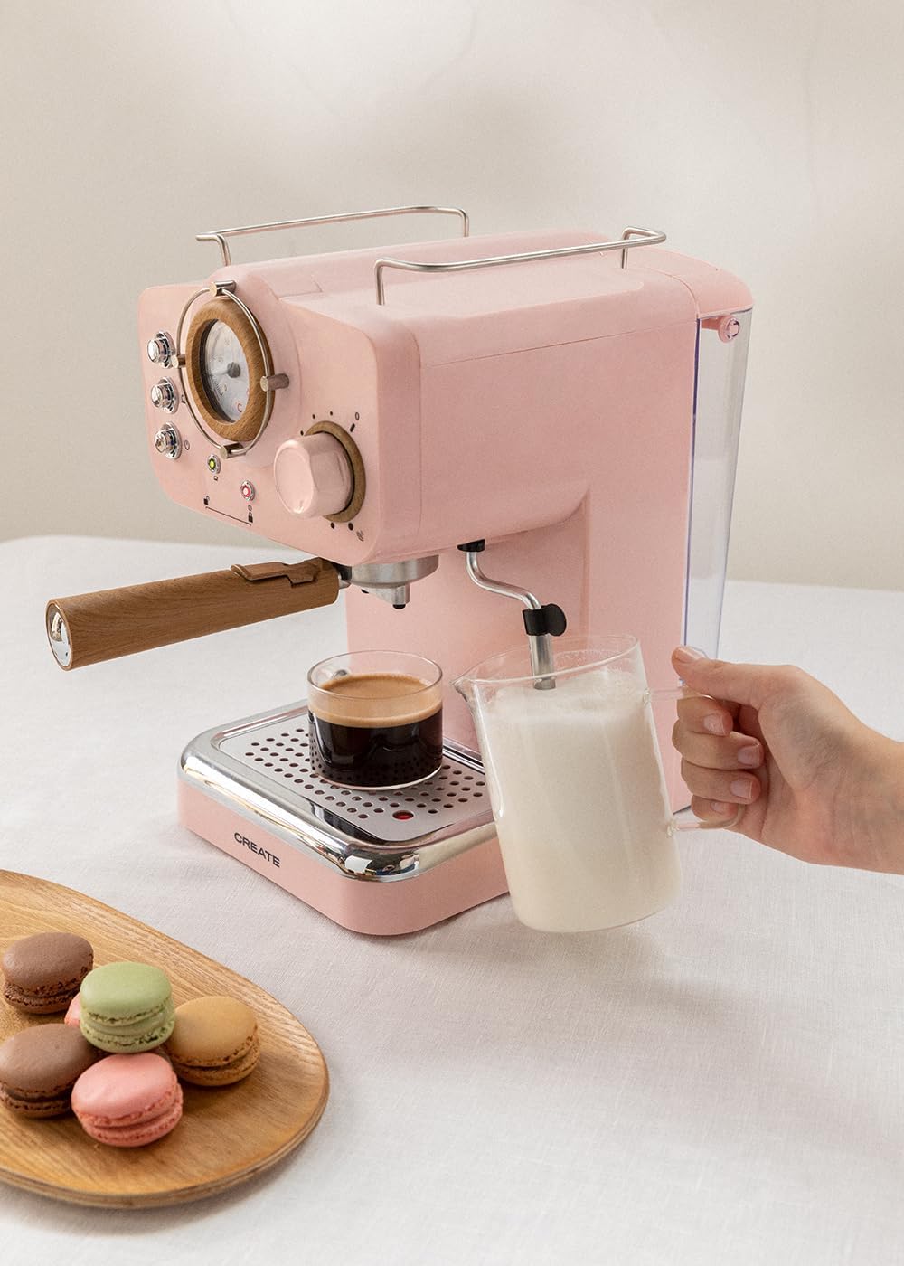 CREATE / THERA RETRO/Macchina da caffè espresso semiautomatica Rosa Pastello Opaco e Legno / Pompa a pressione 20bar, 1100W, Serbatoio acqua 1.25L, per caffè macinato, cialde ESE 55mm, con vaporizzatore, 1100W