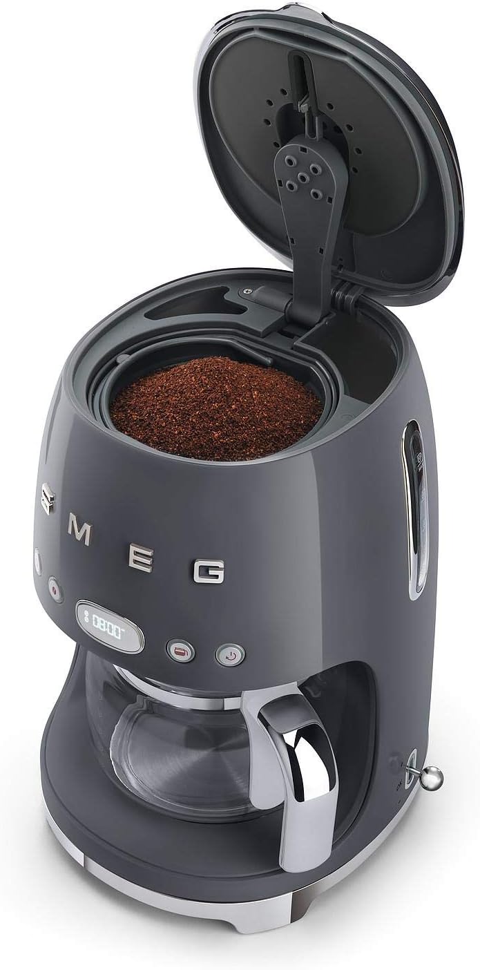 Smeg, DCF02BLMEU, Macchina da caffè con filtro, Funzione aroma e avvio automatico, Caraffa in vetro fino a 12 tazze, 2 livelli di intensità, Funzione di mantenimento del calore, 1050W, Nero opaco