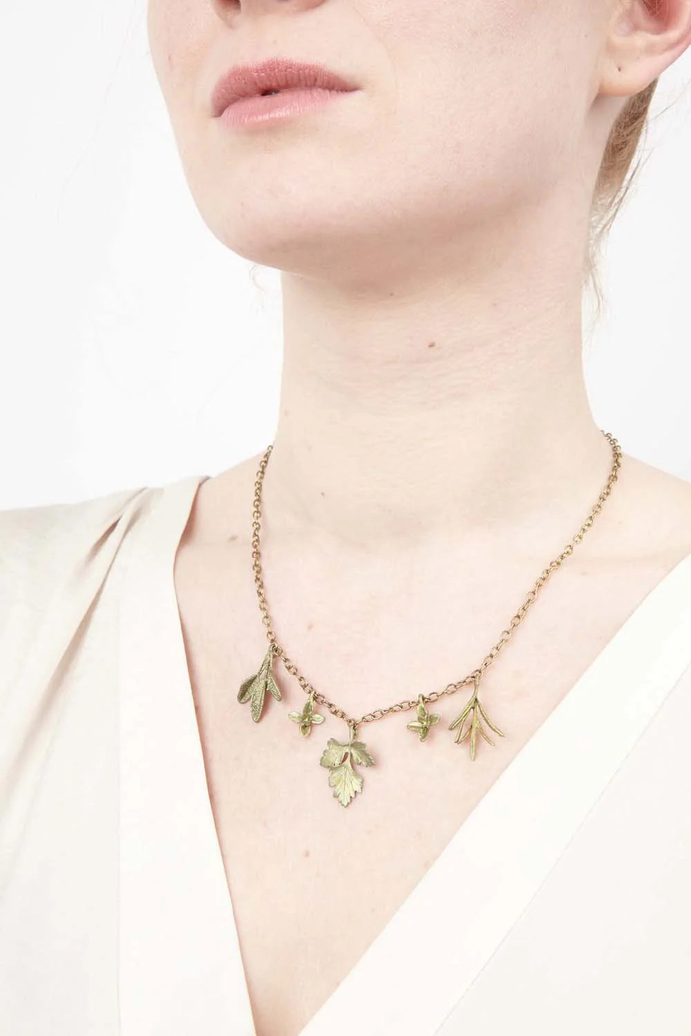 Collier con piccole erbe
