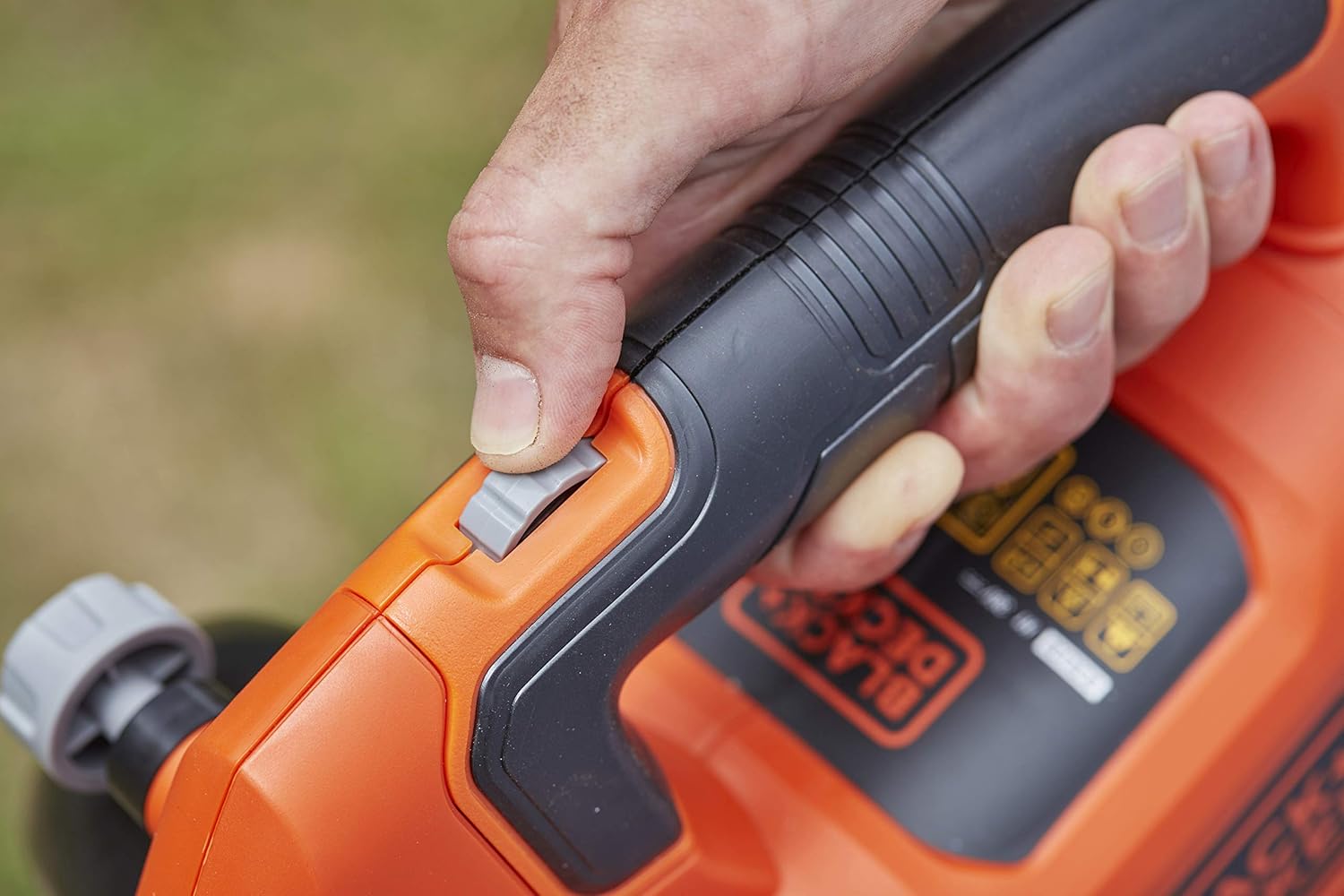 BLACK+DECKER Lausbauger Akku Laubbläser Akku mit Häcksler BCBLV3625L1 (45l Fangsack, bürstenloser Motor, 210 km/h Luftgeschwindigkeit und hohe Saugleistung – 36V, inkl. Akku und Ladegerät)