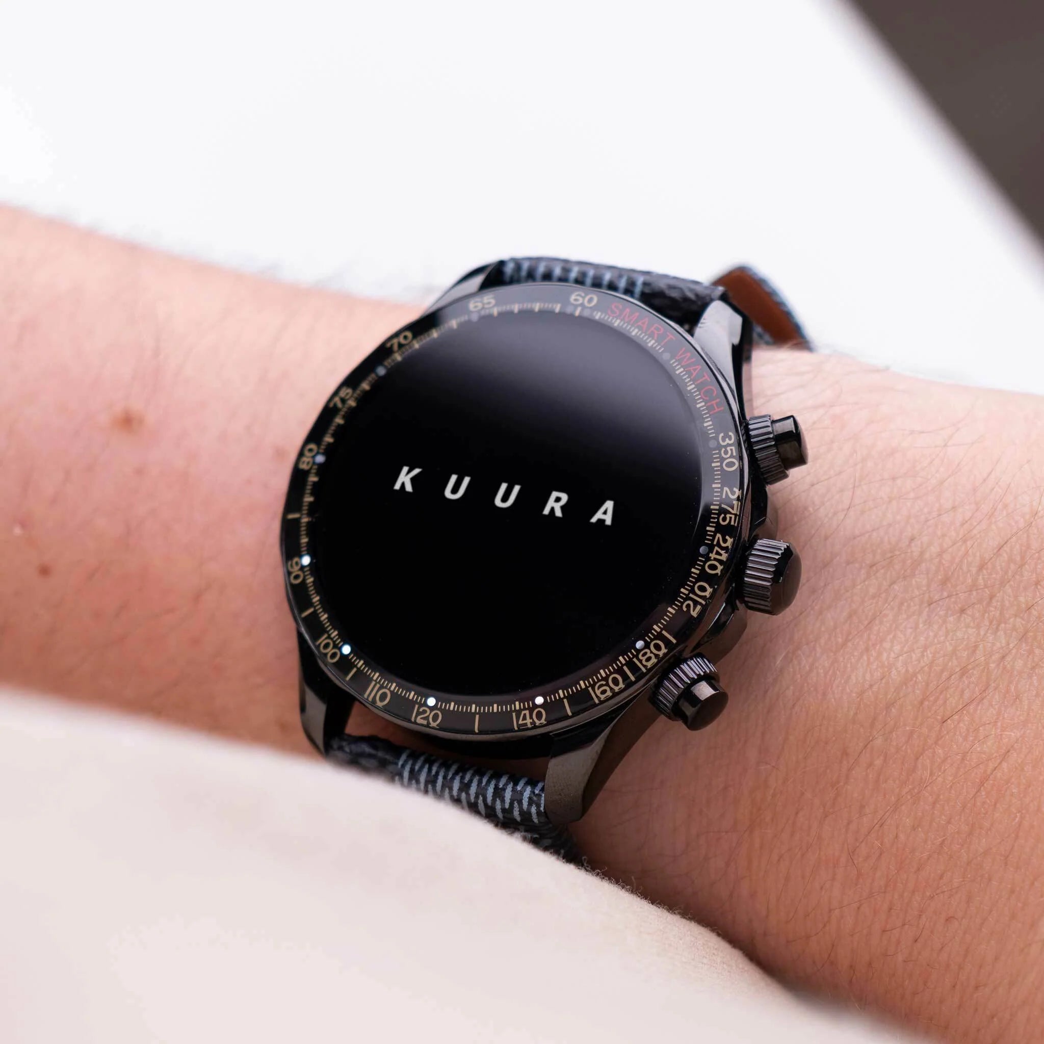Kuura    FM1 V3, Schwarz