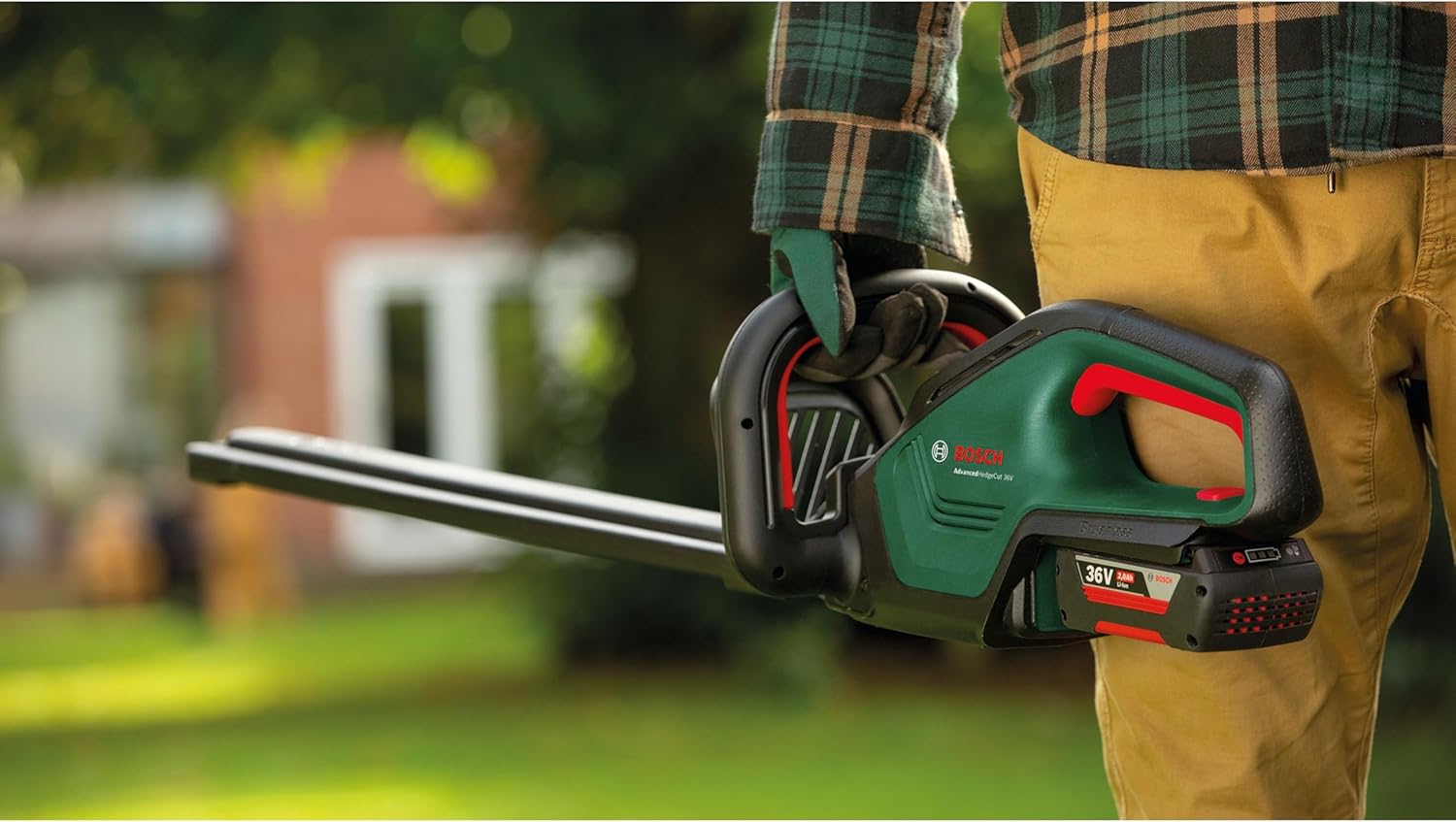Bosch Akku-Heckenschere AdvancedHedgeCut 36V-65-28 (ohne Akku, 36-Volt-System, Messerlänge 65 cm; im Karton) - Testnote: sehr gut (Magazin: selbst ist der Mann)