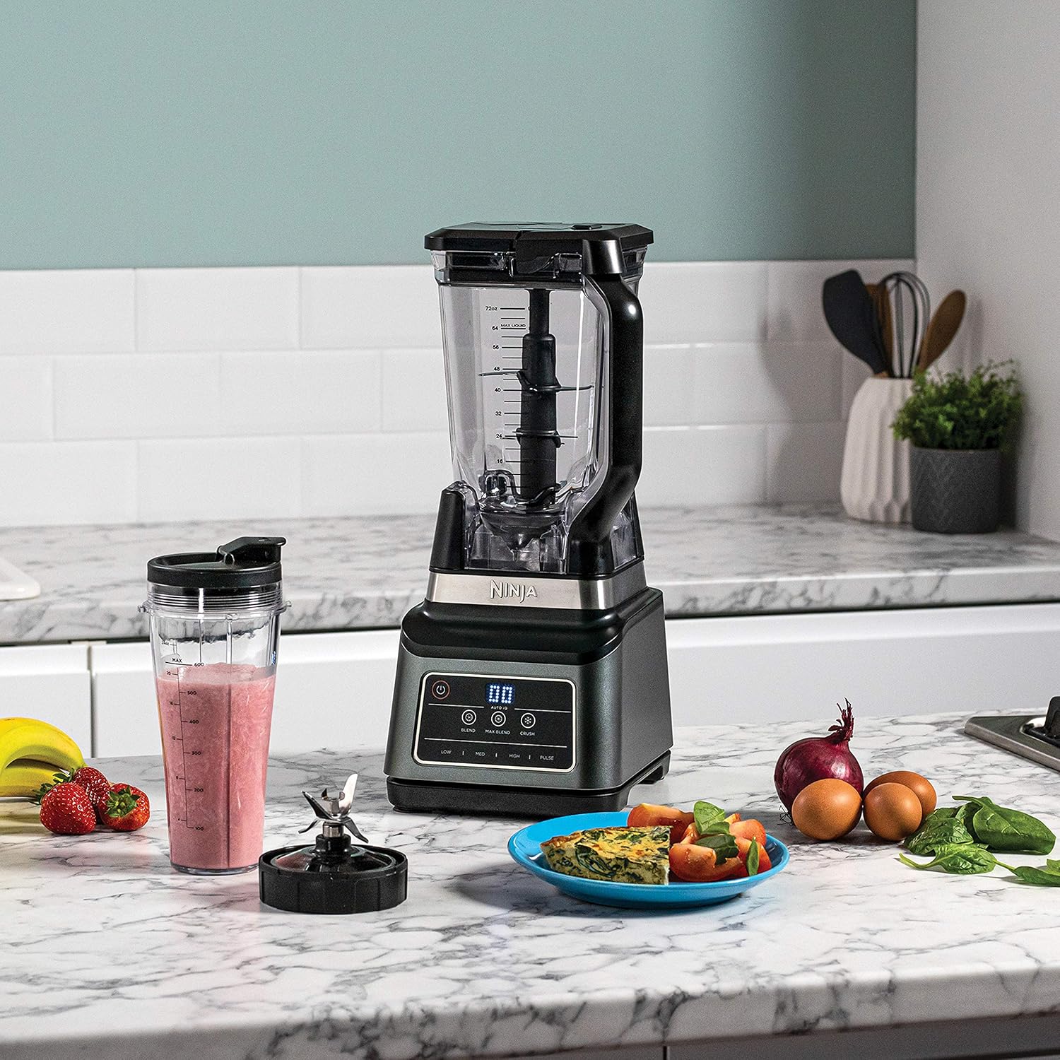 Ninja Mixer mit 2 Programmen: Mixen & Max Mixen, Impulsfunktion, 2x 700ml Becher mit Ausgussdeckel, 1000W, spülmaschinenfest, Mixer Smoothie Maker, Auto-iQ, Schwarz BN495EU