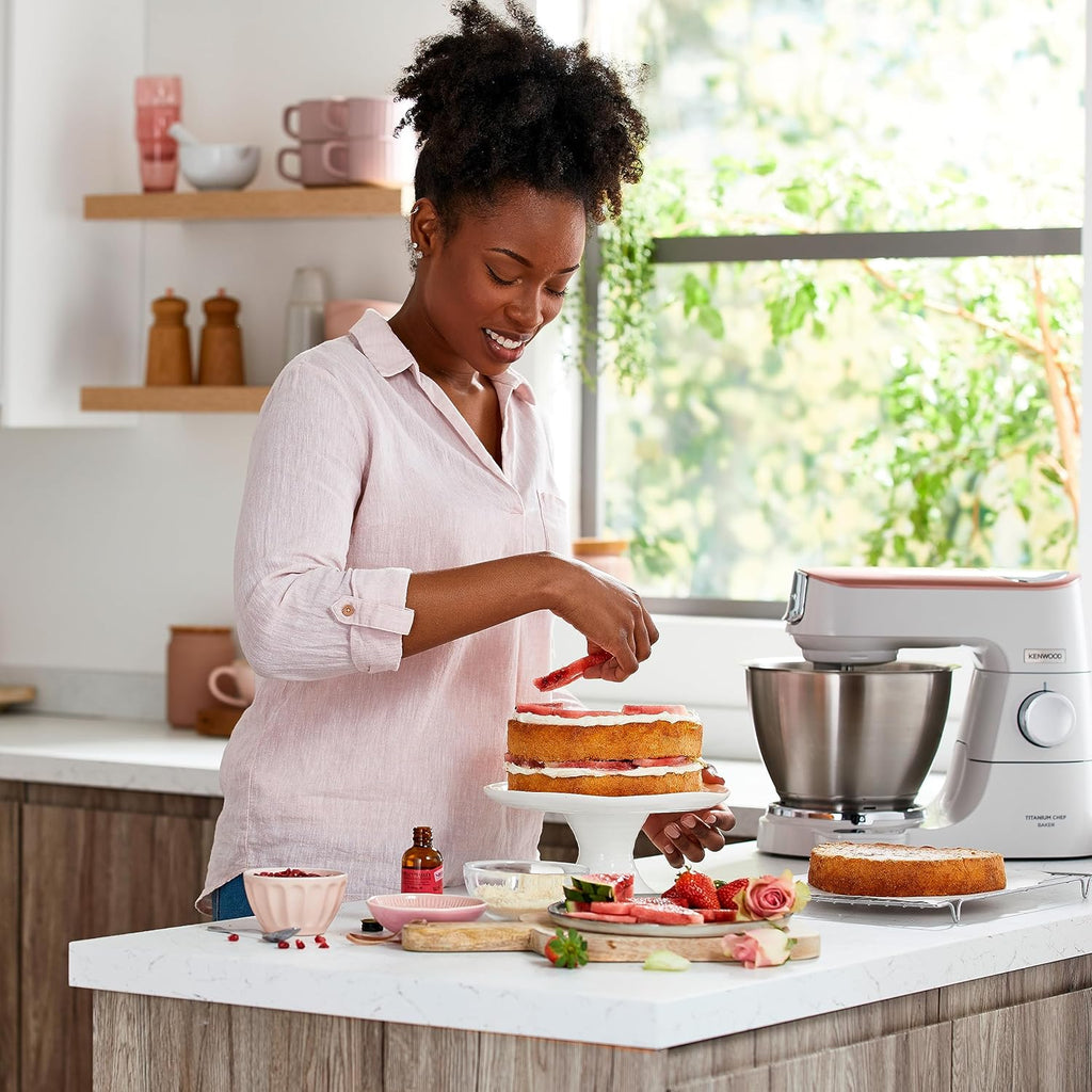 Kenwood Titanium Chef Baker KVL85.424SI Robot da cucina con bilancia integrata, incl. set pasticceria da 4 pezzi, ciotole da 7 L e 5 L, regolazione continua della velocità, 1200 W, Argento