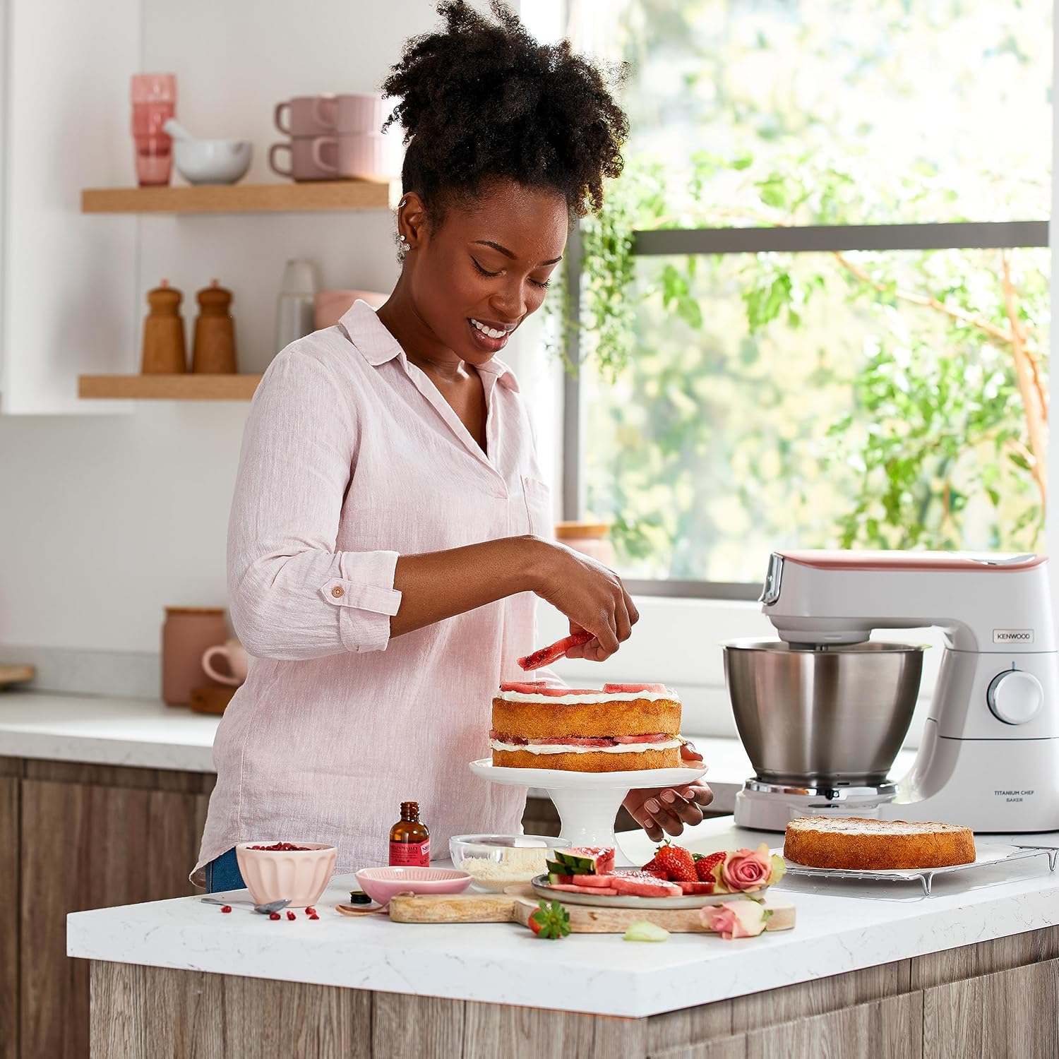 Kenwood Titanium Chef Baker KVL85.424SI Robot da cucina con bilancia integrata, incl. set pasticceria da 4 pezzi, ciotole da 7 L e 5 L, regolazione continua della velocità, 1200 W, Argento