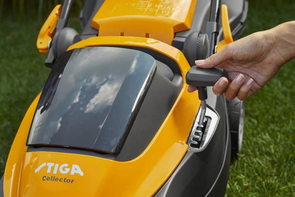 Tagliaerba a batteria Stiga Collector 136e Kit - con 2 batterie da 2 Ah e caricabatterie doppio