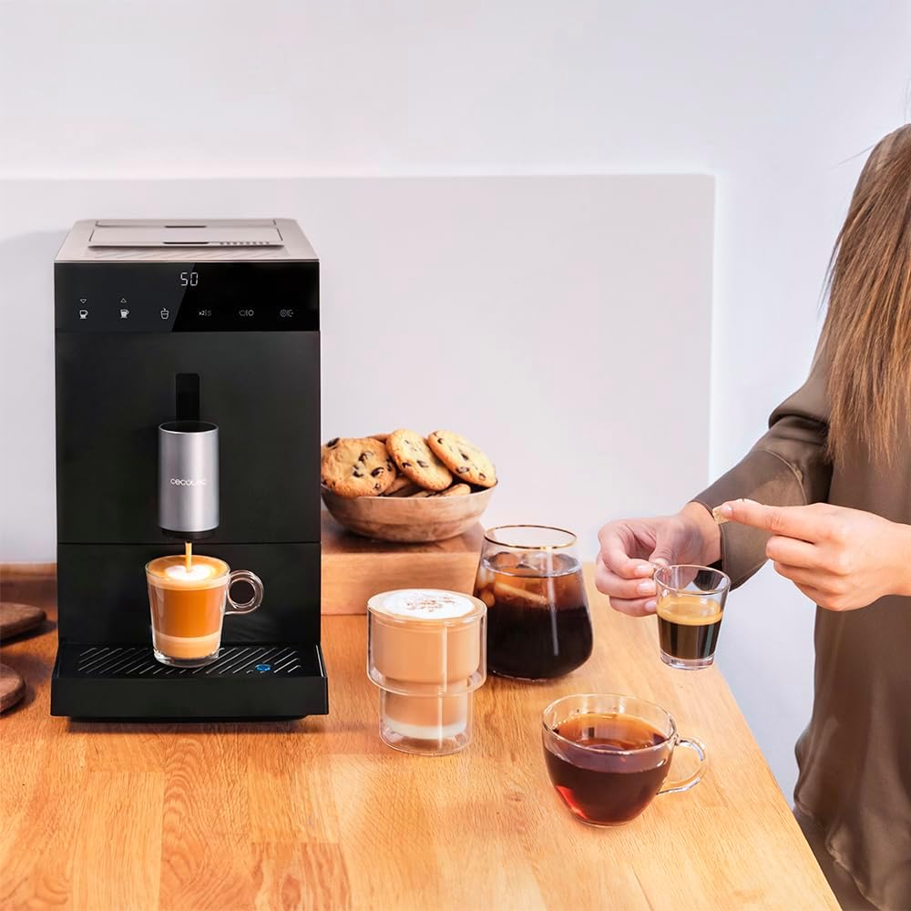 Macchina da caffè superautomatica compatta Cecotec Cumbia Cremmaet Compact, 1350 W, 19 bar e sistema Thermoblock, serbatoio acqua da 1,1 L e contenitore caffè da 150 g, Plug&Play, pulizia automatica