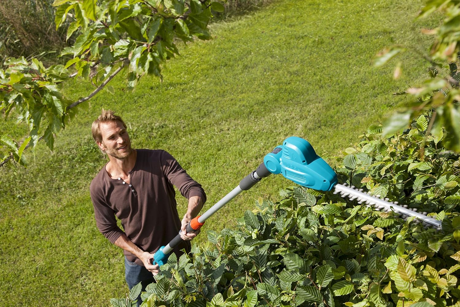 Gardena Tagliasiepi Telescopico THS 500/48: Tagliasiepi da 500 W, 3,5 m di portata, testa inclinabile e manico telescopico, lunghezza lama 48 cm, impugnatura ergonomica e protezione antiurto (8883-20)