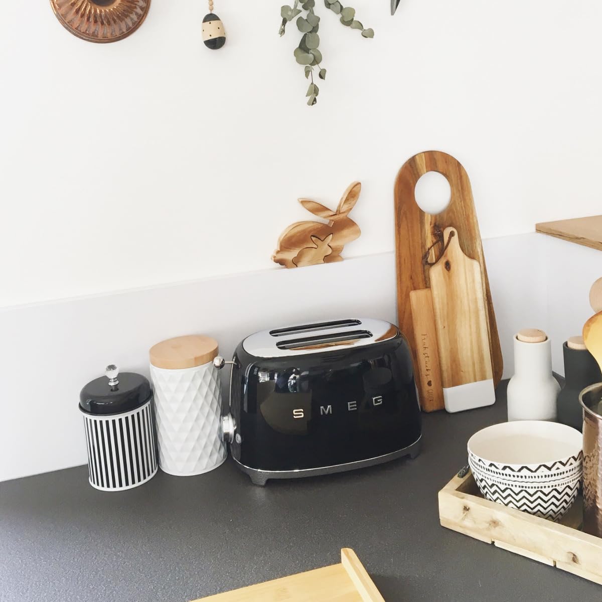 Smeg, 2x2 TSF01CREU - Tostapane, 2 scomparti per 2 fette, 6 livelli di doratura, funzione riscaldamento, funzione scongelamento e bagel, vassoio raccoglibriciole, 950W, Crema