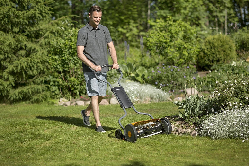Fiskars Spindelmher, Rasenmher mit berührungslosem Schneidesystem, Schnittbreite: 43 cm, StaySharp Plus, Schwarz/Orange/Silber, 1015649