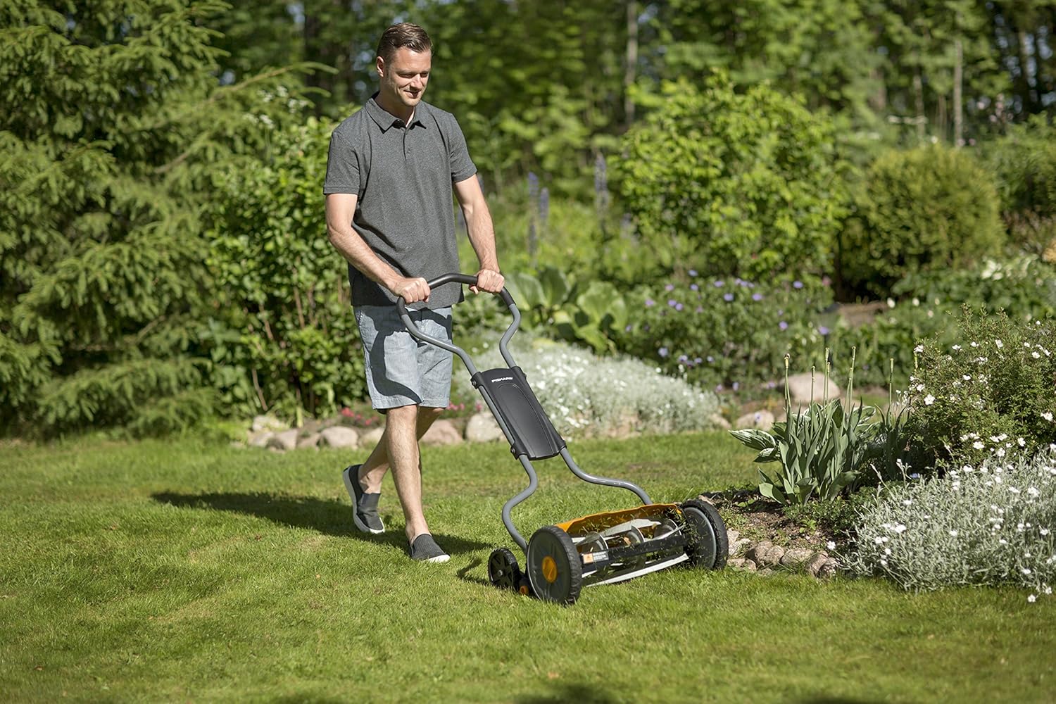 Fiskars Spindelmher, Rasenmher mit berührungslosem Schneidesystem, Schnittbreite: 43 cm, StaySharp Plus, Schwarz/Orange/Silber, 1015649