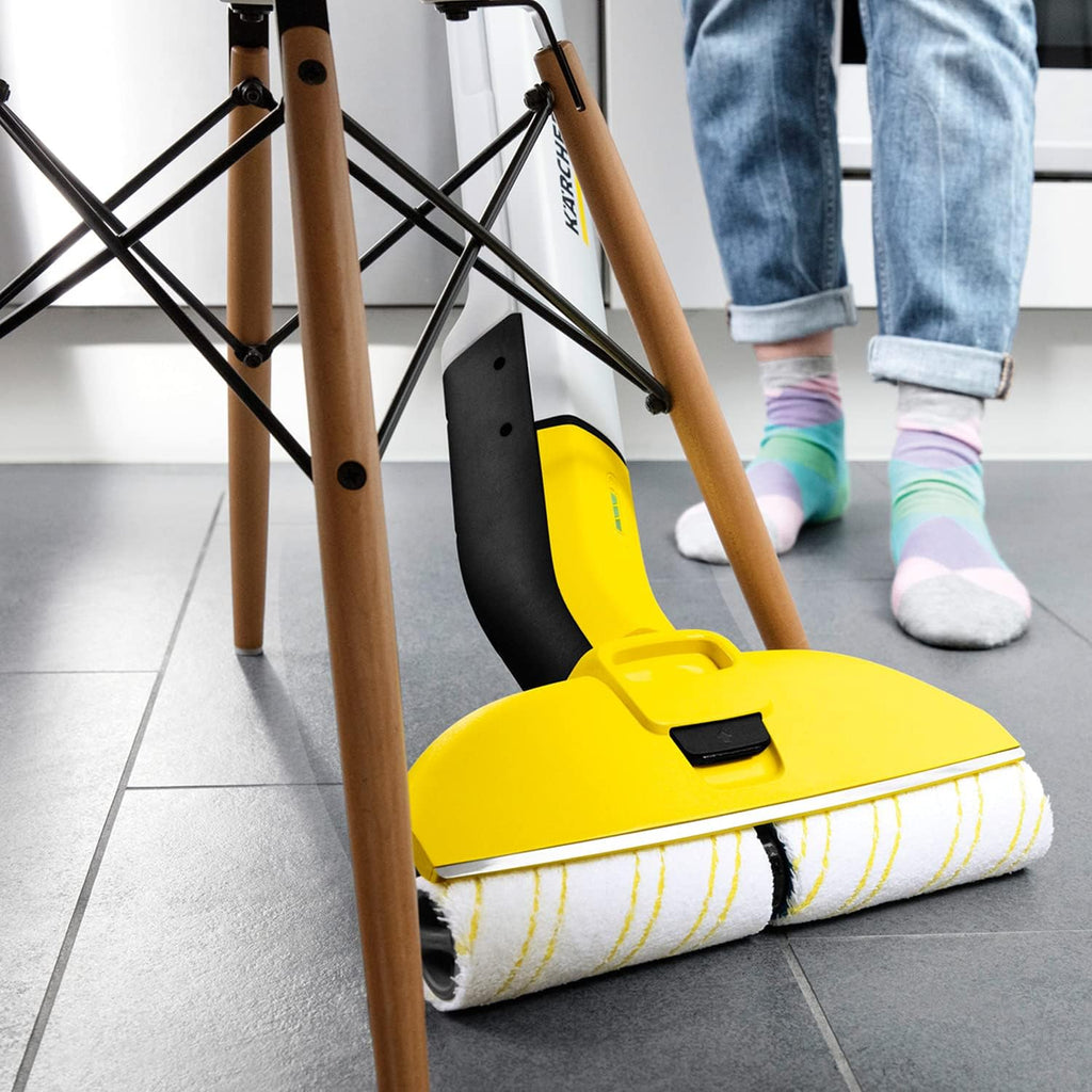 Kärcher Lavapavimenti elettrico EWM 2, lavapavimenti senza fili con 2 rulli in microfibra rotanti, durata della batteria: circa 20 min, capacità di superficie per carica della batteria: circa 60 m², bianco