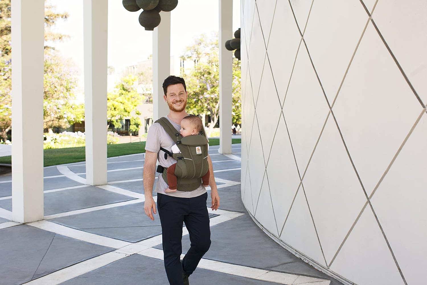 Ergobaby Omni Breeze Marsupio per Neonati dalla Nascita fino a 20 kg, Morbido Mesh SoftFlex a 4 Posizioni, Ergonomico, Porta Bebè, Natural Beige