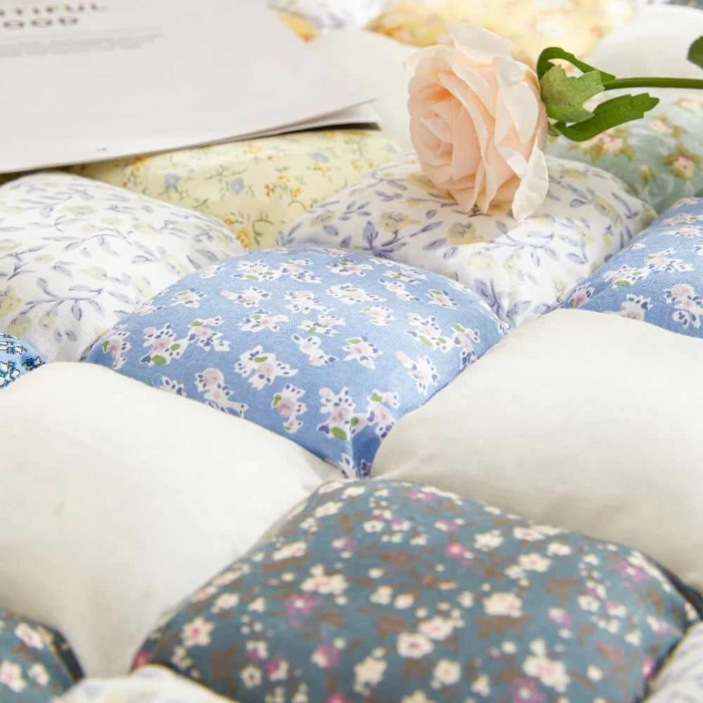Handgefertigter Patchwork-Sofabezug mit Blumenmuster für ultimativen Komfort
