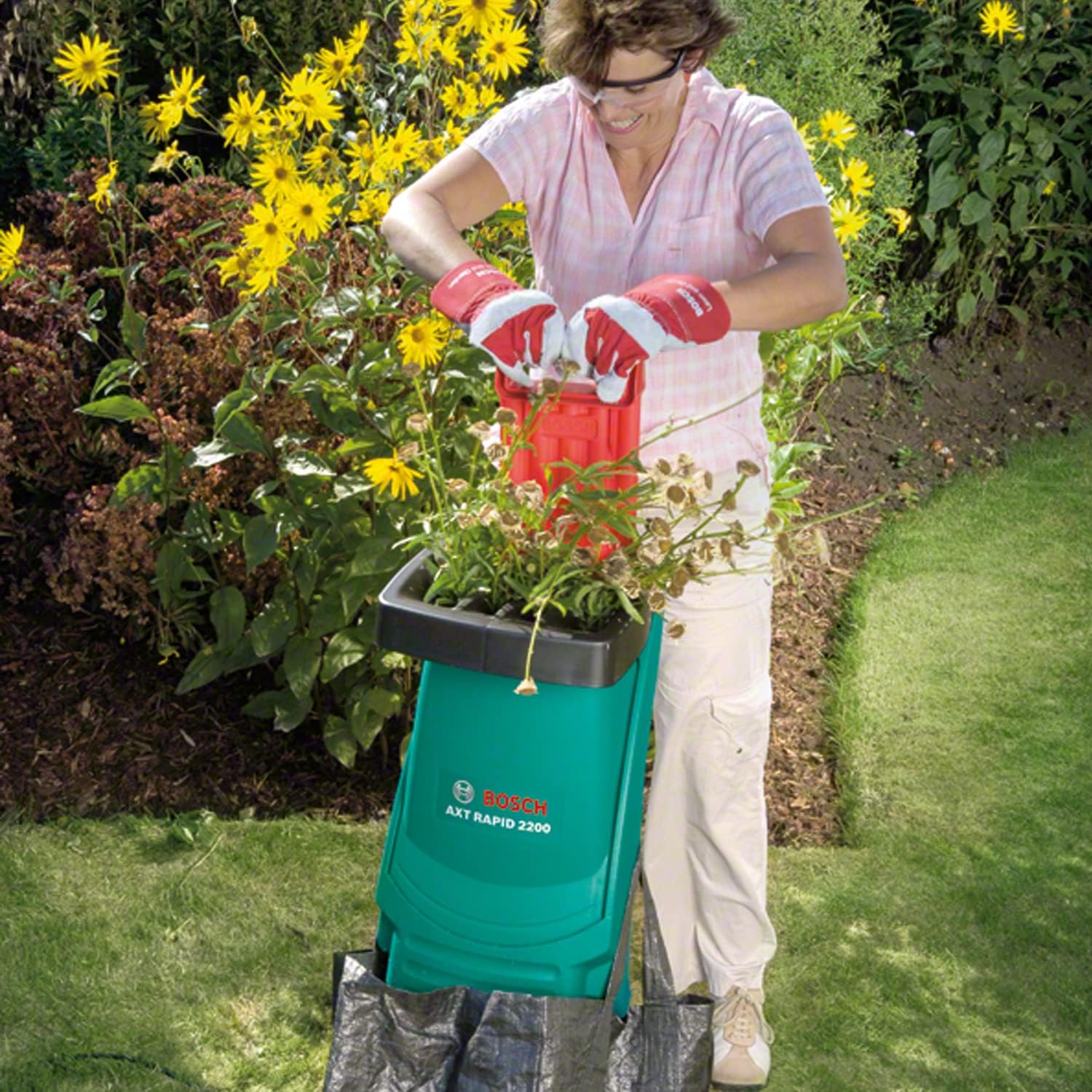 Bosch AXT Rapid 2000 Trituratore (per la triturazione potente dei rifiuti da giardino; potente motore da 2000 W)
