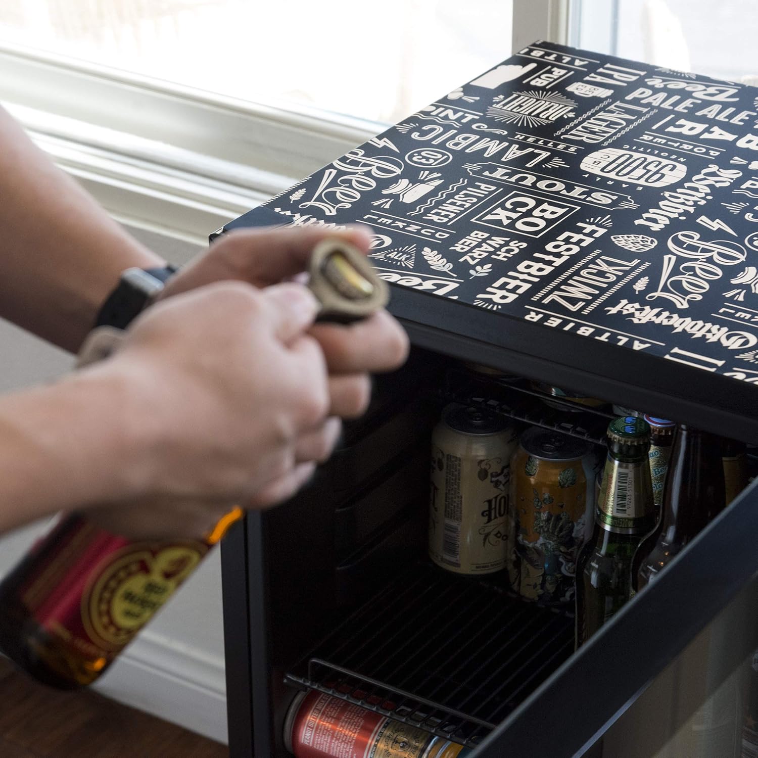 Getränkekühlschrank | Freistehender Kühlschrank für 126 Dosen mit Glastür mit Scharnier rechts | Mini-Getränkekühlschrank, perfekt für Bier, Wein, Limonade und kühlere Getränke