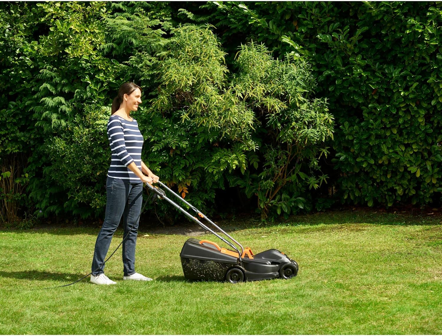 Black+Decker Elektro-Rasenmher (1.000 W, 32cm Schnittbreite, 3-fach axial Schnitthhenverstellung, 35l Grasfangbehlter, ideal für kleine Grten) BEMW351 Multicolor