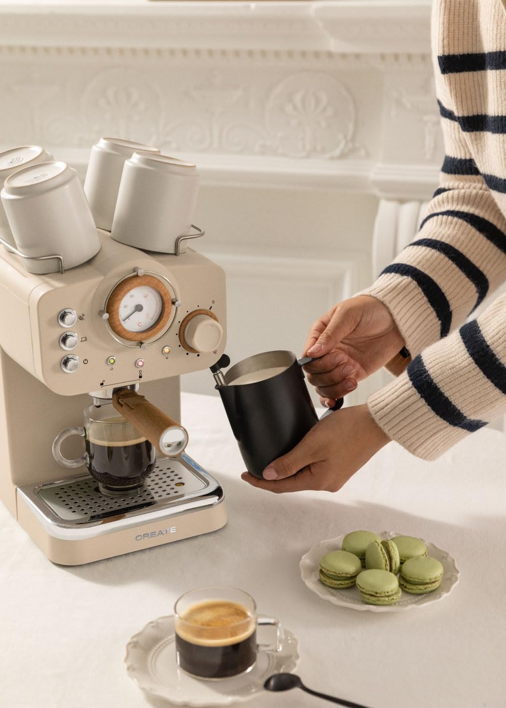 CREATE / THERA RETRO/Macchina da caffè espresso semiautomatica Rosa Pastello Opaco e Legno / Pompa a pressione 20bar, 1100W, Serbatoio acqua 1.25L, per caffè macinato, cialde ESE 55mm, con vaporizzatore, 1100W