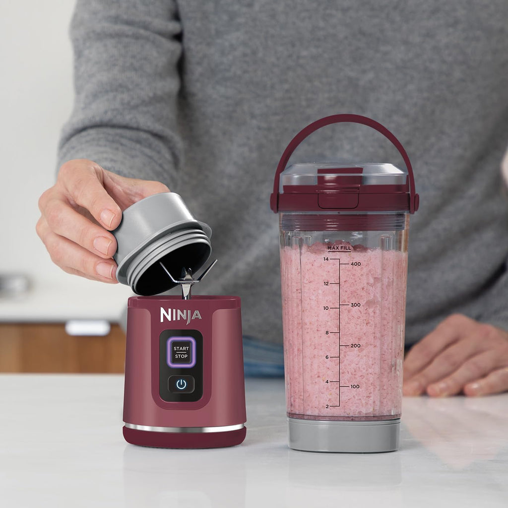 Ninja Blast Frullatore Portatile / Frullatore a Immersione / Frullatore per Smoothie, Tazza da 530 ml, Coperchio a Prova di Perdite, Mini Frullatore Potente, Senza Fili e Ricaricabile, Trita Ghiaccio e Frutta, Nero, BC151EUBK