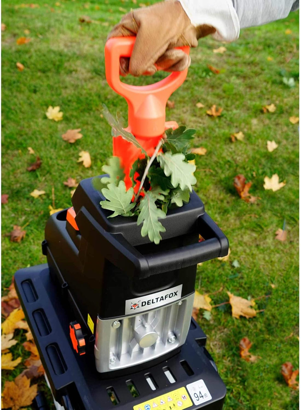 DELTAFOX Elektro Walzenhäcksler - integrierte 60 ltr Fangbox - Schredder - Gartenhäcksler - starke 2800W - Nachstopfer - Selbsteinzug - wartungsarm - Äste bis 44 mm