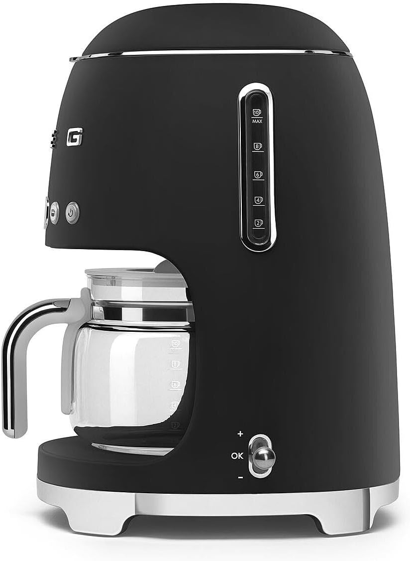 Smeg, DCF02BLMEU, Macchina da caffè con filtro, Funzione aroma e avvio automatico, Caraffa in vetro fino a 12 tazze, 2 livelli di intensità, Funzione di mantenimento del calore, 1050W, Nero opaco