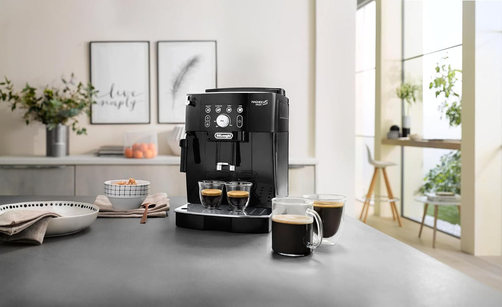 De'Longhi Magnifica S Smart ECAM 230.13.B Kaffeevollautomat mit Milchaufschäumdüse für Cappuccino, Espresso-, Kaffee- und Long Coffee Direktwahltasten und Drehregler, 2-Tassen-Funktion, Schwarz