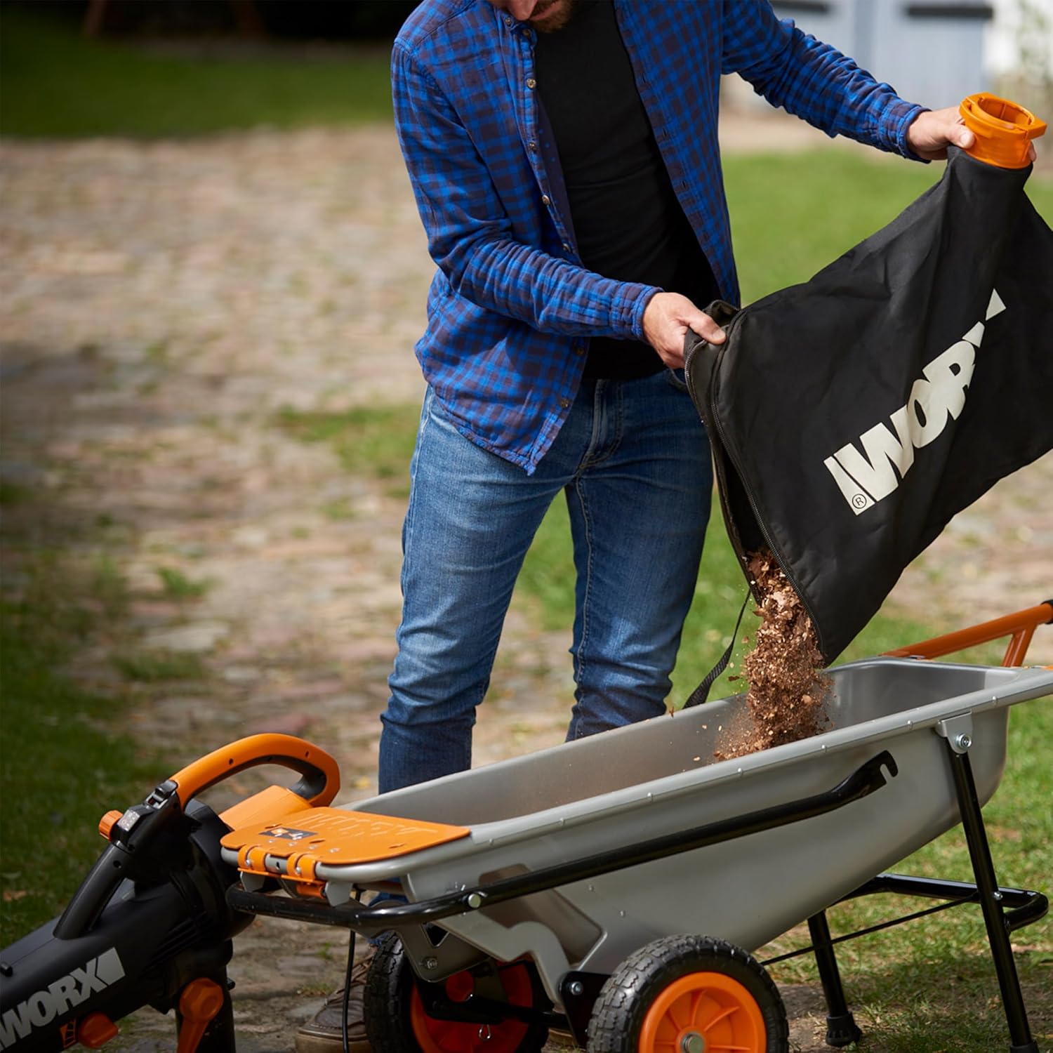 WORX WG583E.9 Soffiatore/Aspiratore per Foglie a Batteria 40V (2x20V) - 2 in 1 per Spazzare e Aspirare le Foglie - Sacco di Raccolta da 35L - Senza Batteria e Caricabatterie, Nero / Arancione