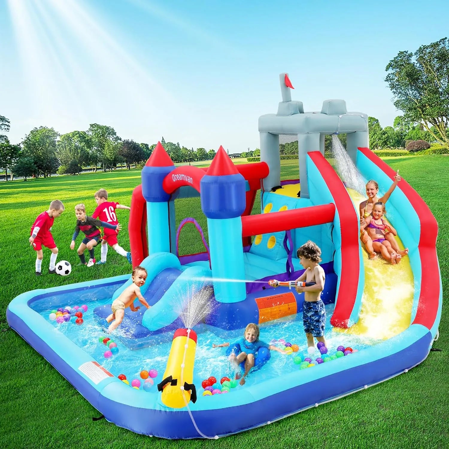 Scivoli d'acqua gonfiabili per bambini, parco acquatico gonfiabile 8-in-1 con soffiatore da 450 W, parete da arrampicata, piscina, 2 cannoni ad acqua, canestro da basket, scivolo ad acqua, irrigatore a coccodrillo come regalo per una festa in giardino