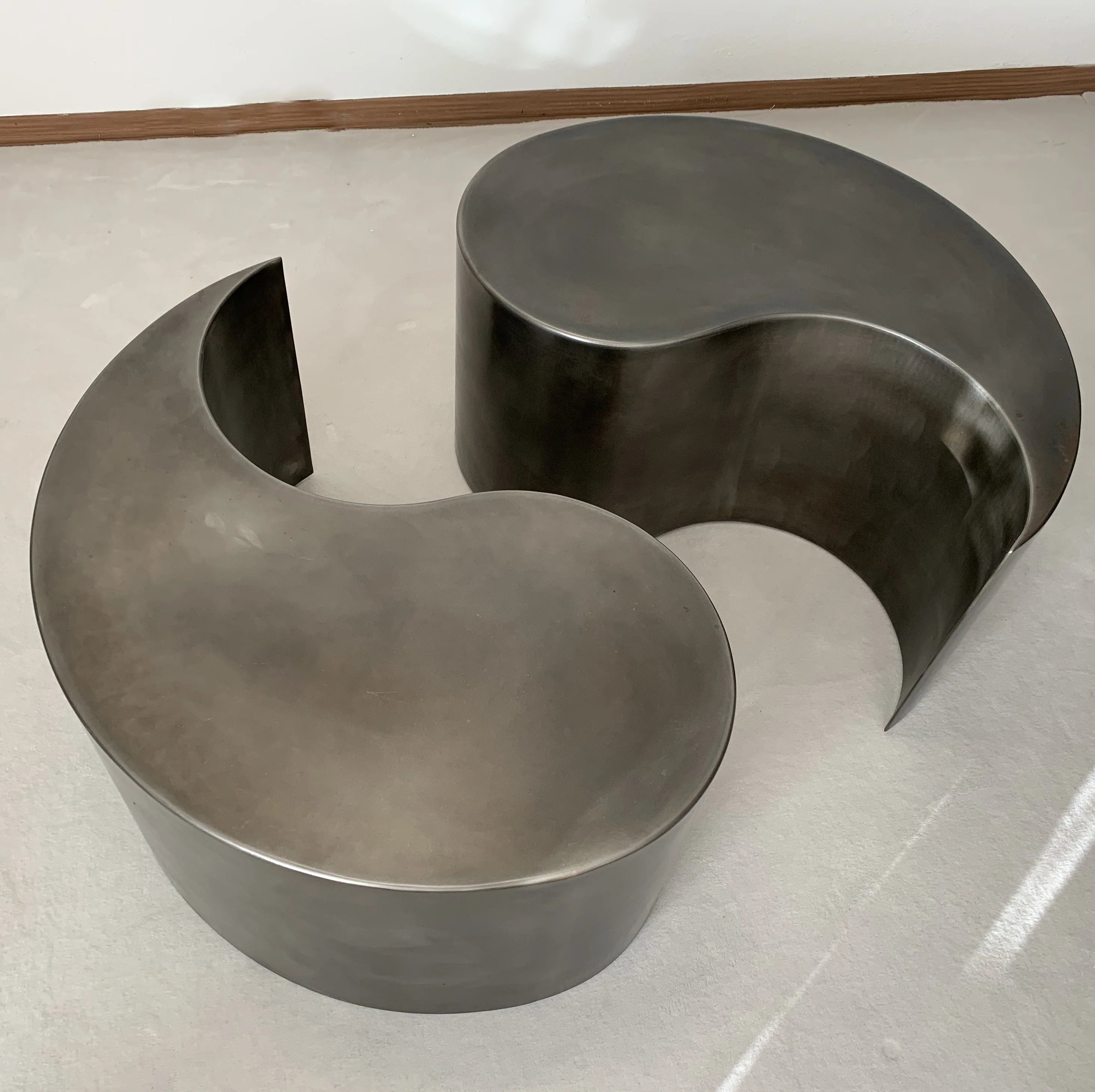 Runder Couchtisch Tao, Rohstahl Ying Yang