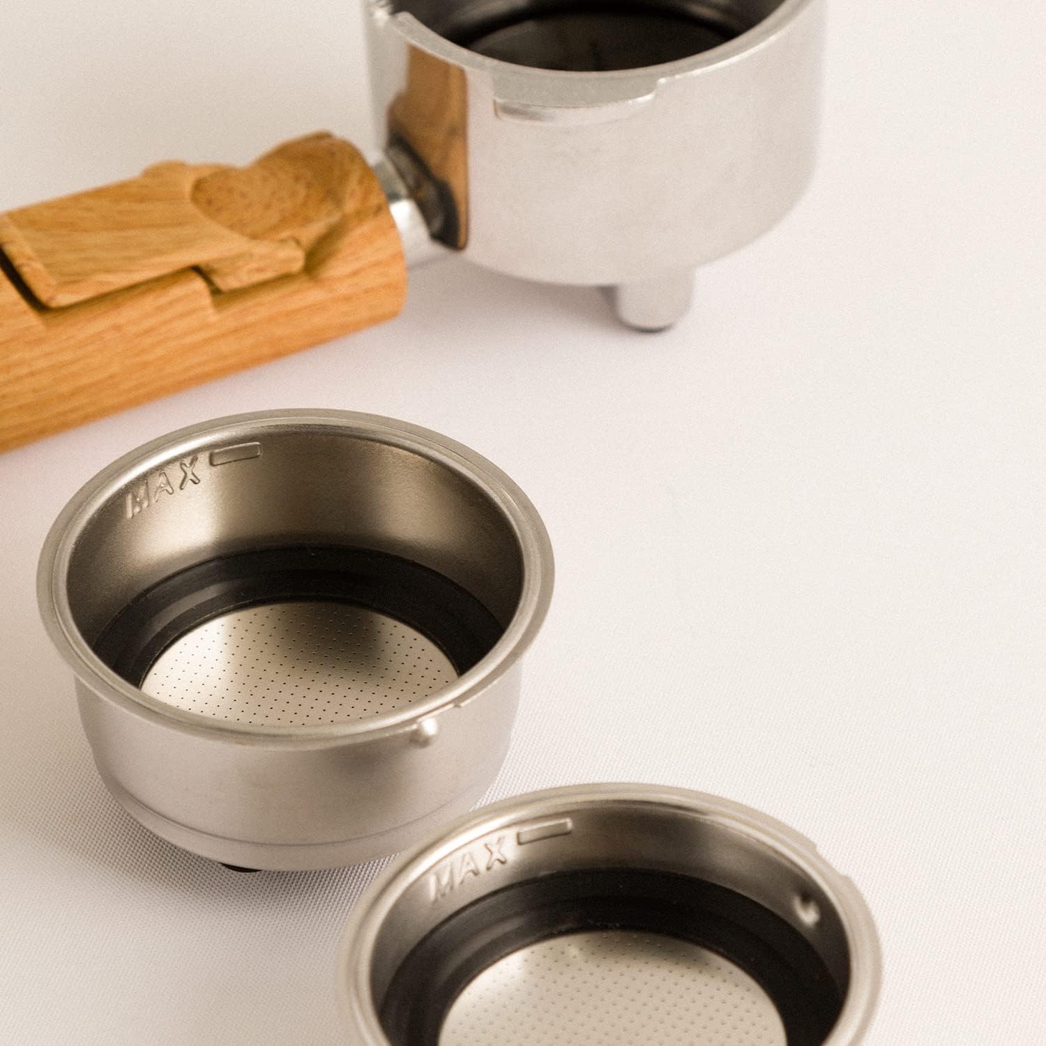 CREATE / THERA RETRO/Macchina da caffè espresso semiautomatica Rosa Pastello Opaco e Legno / Pompa a pressione 20bar, 1100W, Serbatoio acqua 1.25L, per caffè macinato, cialde ESE 55mm, con vaporizzatore, 1100W