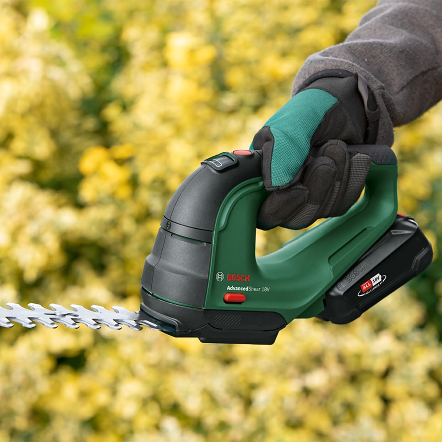 Bosch Akku Grasschere AdvancedShear 18V-10 (1 Akku 2,0 Ah, 18-Volt-System, schneidet bis zu 85 m pro Akkuladung, mit Strauch- und Grasscherenmesser, im Karton)