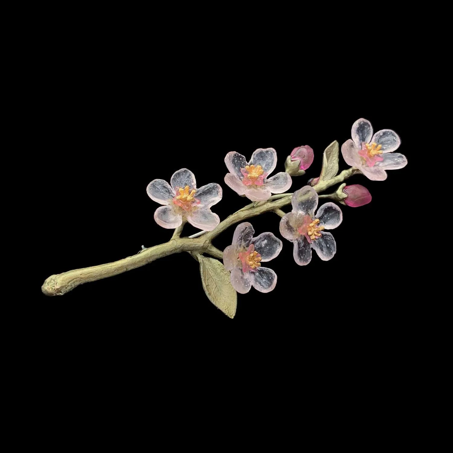 Spilla a fiore di pesco