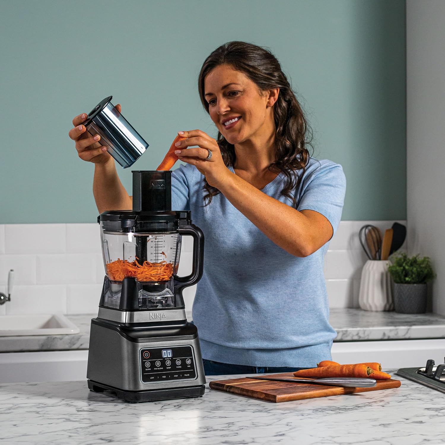 Robot da cucina e frullatore Ninja 3-in-1 con 5 programmi: Frullare, Frullare al massimo, Tritare, Mescolare, Ridurre in purea, ciotola da 1,8 L, caraffa da 2,1 L, tazza da 700 ml, 1200 W, lavabile in lavastoviglie, Auto-iQ, Nero BN800EU