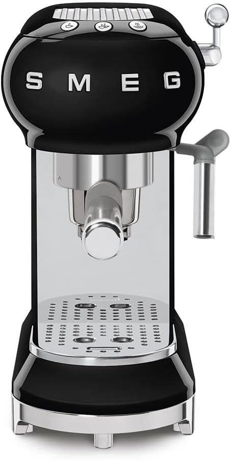 Smeg, ECF01WHEU Macchina da Caffè Espresso Manuale, Sistema Cappuccino, Thermoblock, Alloggiamento Tazze Grandi e Funzione Doppio Caffè, Serbatoio Acqua 1 l, Dimensioni Compatte, 1350W, Bianco