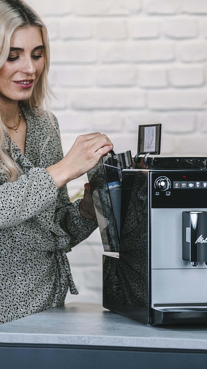 Melitta Latticia OT - Macchina da caffè automatica con sistema latte, Macchina da caffè con macinino per caffè o cappuccino, ad esempio, argento/nero