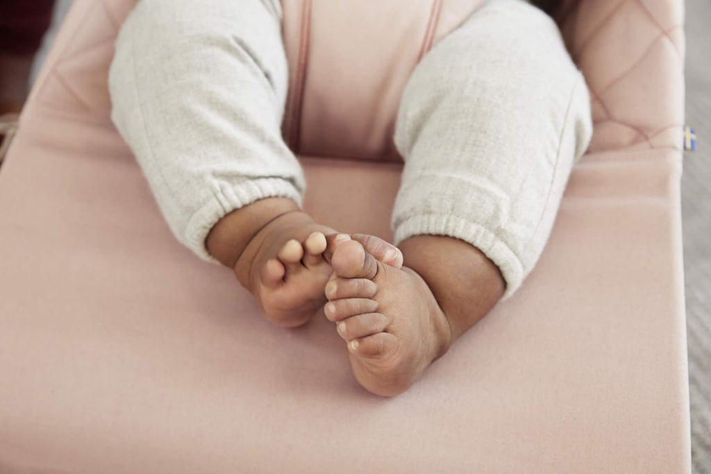 BabyBjörn Sdraietta Bliss, Tessuto, Trapuntatura petalo, Grigio Sabbia