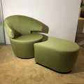 Poltrona girevole di design con poggiapiedi, modello Trick, tessuto verde, di Werther, die Möbelmanufaktur