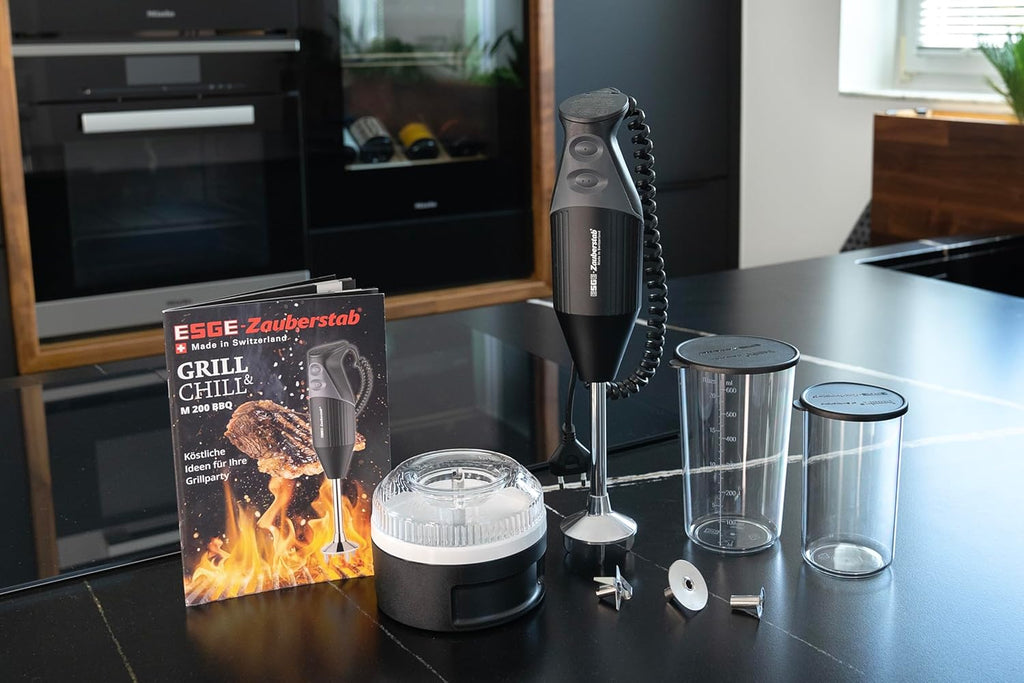 ESGE Zauberstab M 200 BBQ 98215 Frullatore a immersione nero, mixer, frullatore a mano, professionale, incl. accessori, fino a 17.000 giri/min, 200 Watt, design ergonomico dell'impugnatura, doppio interruttore, centratura a innesto, motore AC