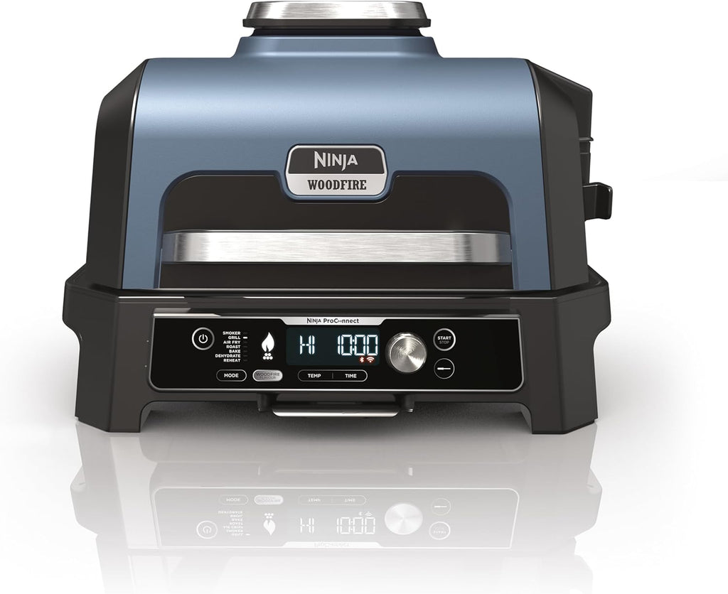 Ninja Woodfire BBQ elettrico e affumicatore e friggitrice ad aria, grill da esterno 7 in 1, friggitrice ad aria, affumicatore, arrostitore, forno e altro ancora, resistente alle intemperie, antiaderente, portatile, elettrico, grigio/nero OG701EU